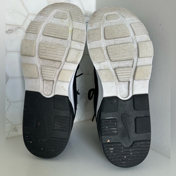 Nike Air Max Motion 2 Black White Women’s Size 6. B13 - Picture 8 of 10